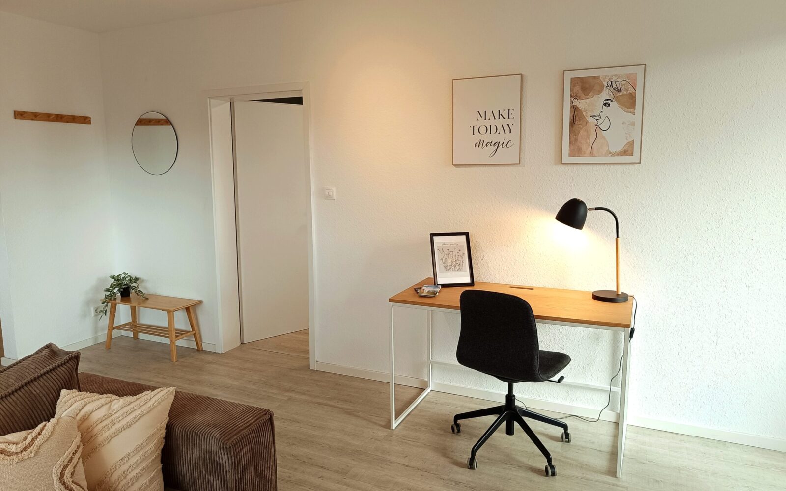 Schreibtisch mit WLAN-Anschluss – ideal für Workation in Arnsberg