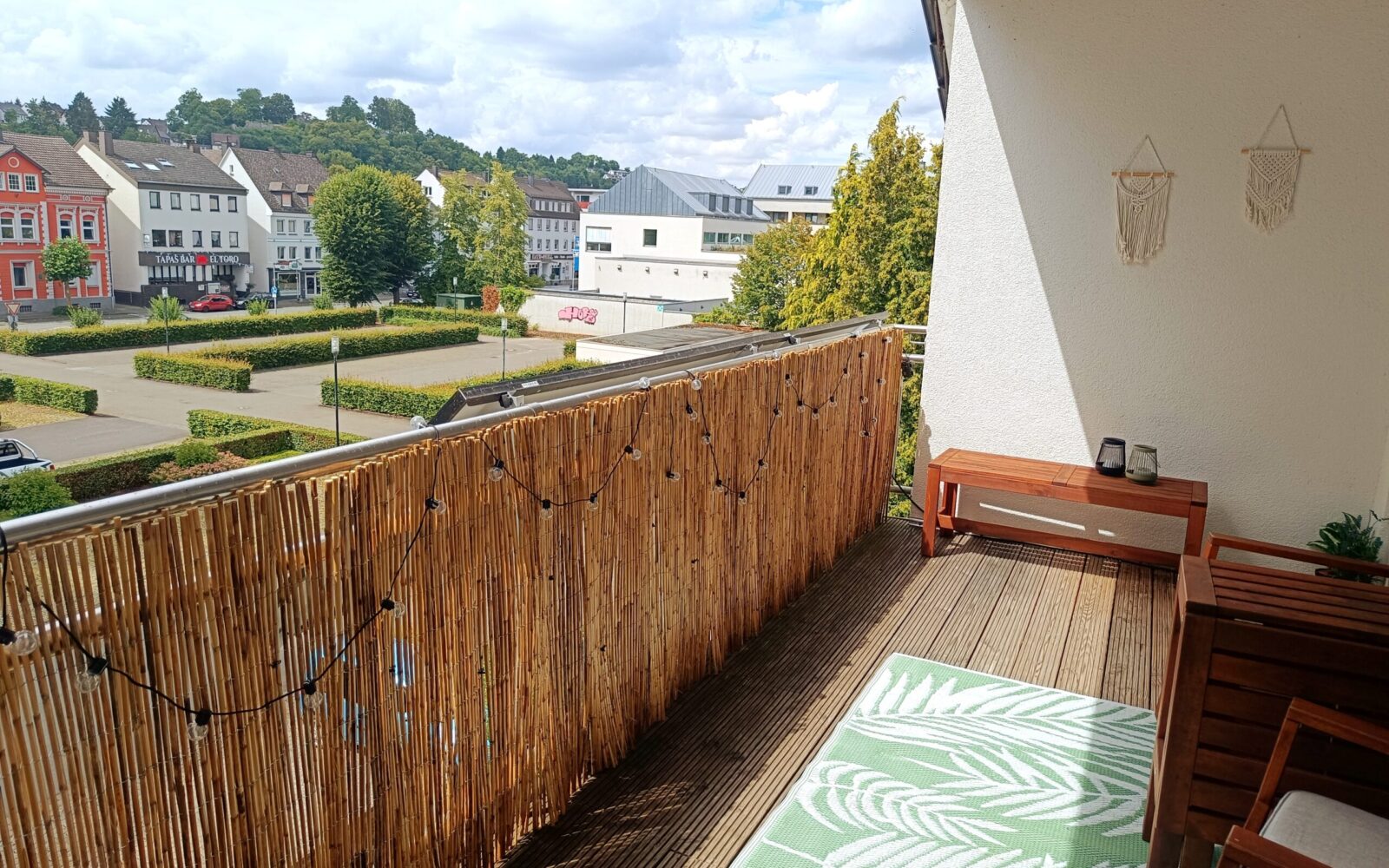 Balkon der Ferienwohnung in Arnsberg mit Blick auf die Stadt, ideal zum Entspannen